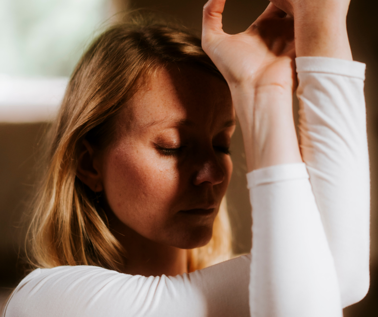 Pauline Bonte cours de yoga vinyasa hatha yoga adapté consultation naturopathe pont l'abbé Plomelin Quimper pays bigouden finistère sud