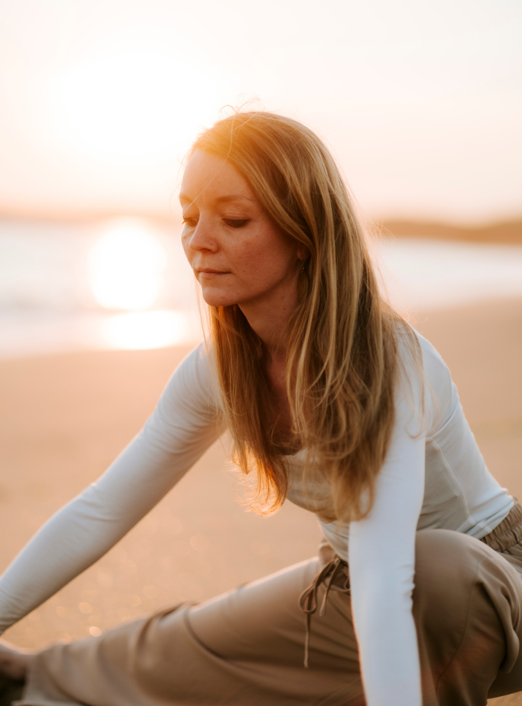 Pauline Bonte cours de yoga vinyasa hatha yoga adapté consultation naturopathe pont l'abbé Plomelin Quimper pays bigouden finistère sud